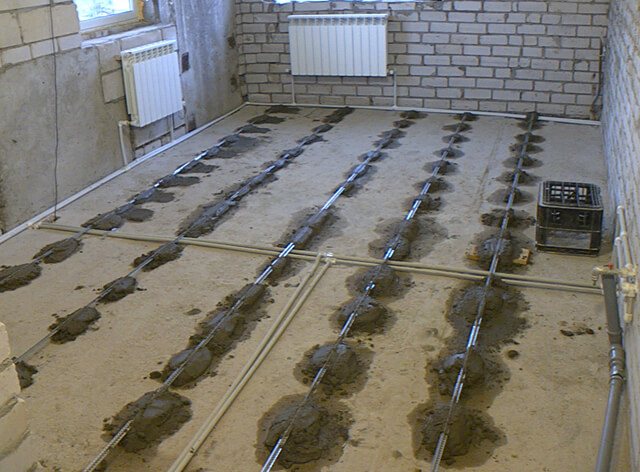 как сделать стяжку пола в квартире самому