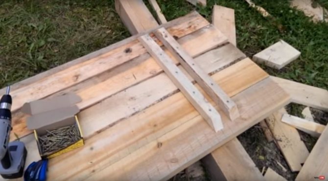 Крепление пяти досок столешницы и деревянных реек