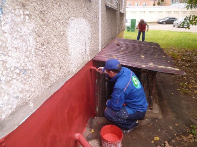 покрасить цоколь