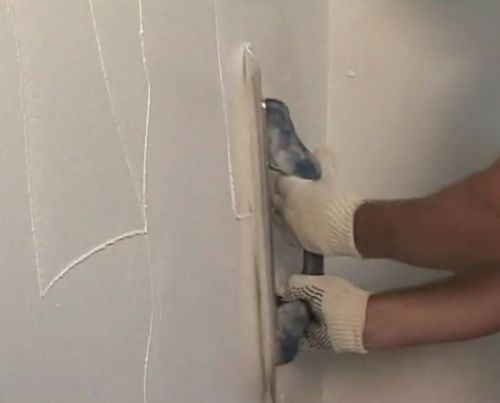 Зачем и чем лучше шпаклевать стены кирпичные: сколько стоит прошпаклевать, видео-инструкция по монтажу своими руками, фото и цена